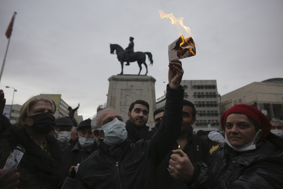 τουρκία-στο-ίδιο-τραπέζι-έξι-ηγέτες-τη-561714550