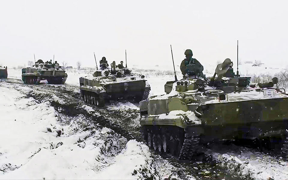 μαύρα-σύννεφα-πάνω-από-την-ουκρανία-561734179