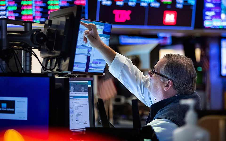 πτώση-800-μονάδων-για-τον-dow-jones-στο-4-η-ευρώπη-561734974