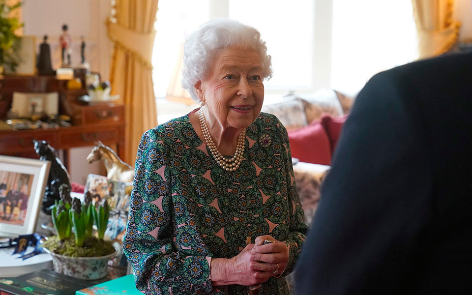 βασίλισσα-ελισάβετ-επέστρεψε-σε-ελα-561729520