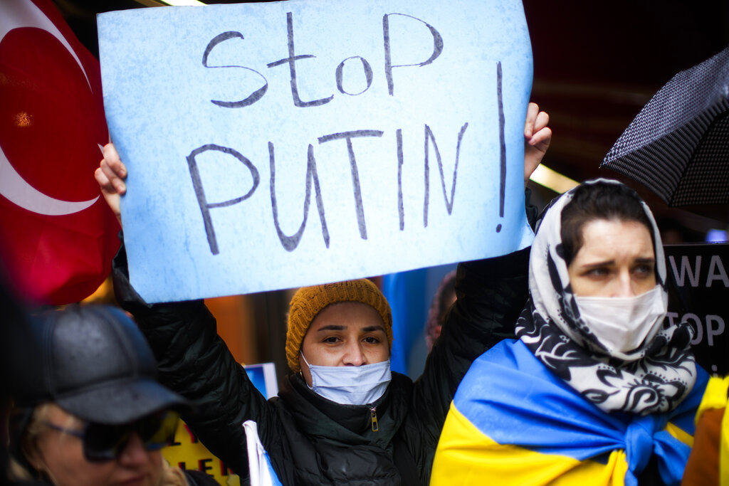 Πόλεμος στην Ουκρανία: «Σταματήστε αυτήν την τρέλα» – Αντιπολεμικές διαδηλώσεις στην Ευρώπη-2