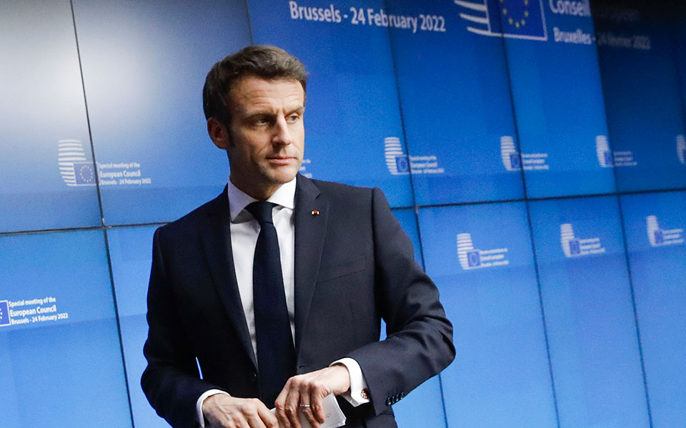 ανάρτηση-μακρόν-στα-ελληνικά-σκεφτόμ-561740167