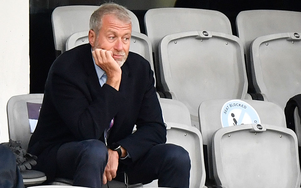 αμπράμοβιτς-παραδίδει-τον-έλεγχο-της-561740113