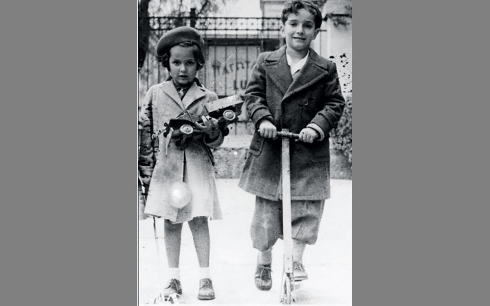 ερμού-και-ευαγγελιστρίας-γωνία-561697171