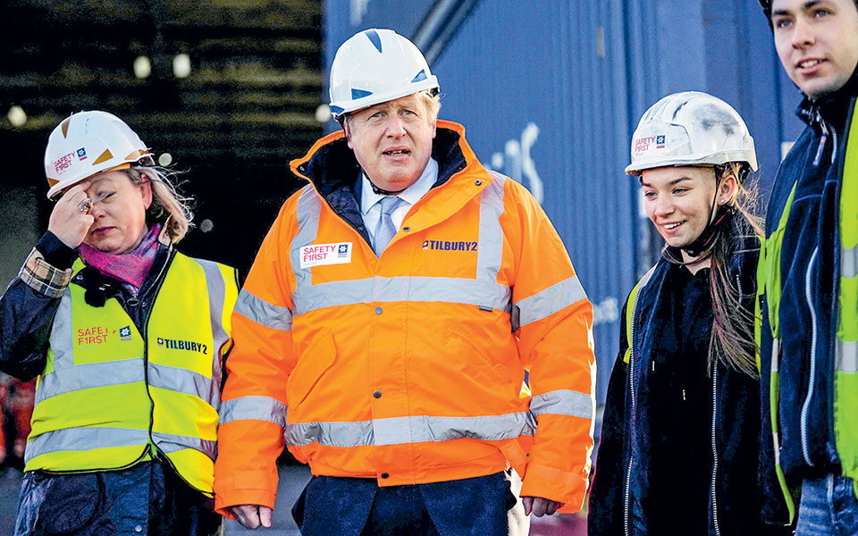 βρετανία-ζητούν-άμεσα-την-παραίτηση-τ-561696841