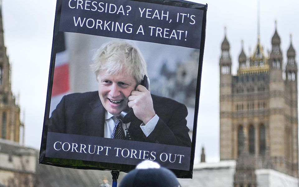 μπόρις-τζόνσον-στο-φως-τρύπα-87-δισ-στ-561700663