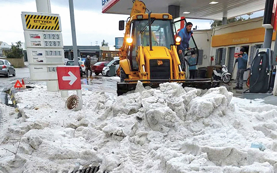 προβλήματα-από-το-χαλάζι-στη-σαντορίν-561702523