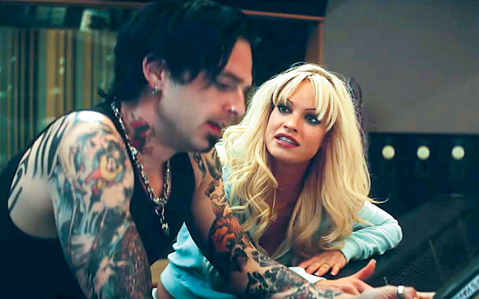 home-cinema-το-σκάνδαλο-σίριαλ-των-90s-έγινε-σ-561717157