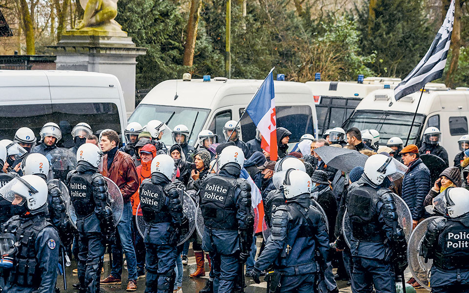 στις-βρυξέλλες-έφτασε-το-κομβόι-της-ε-561719413