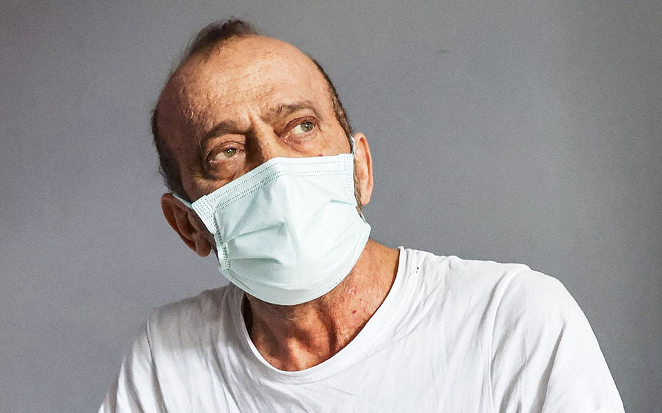 θετικός-στον-κορωνοϊό-επί-14-μήνες-561721282