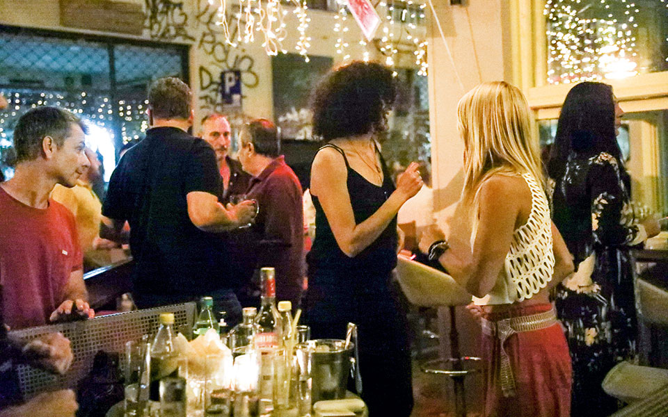 κορωνοϊός-νέα-δέσμη-χαλάρωσης-των-μέτ-561723247