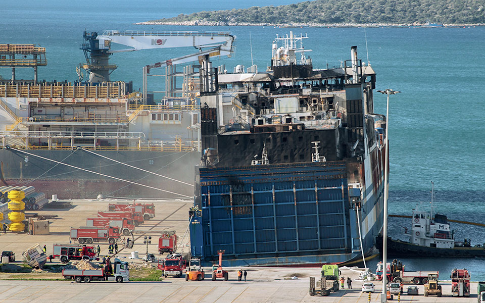 φωτιά-στο-πλοίο-euroferry-olympia-στους-πέντε-οι-νεκ-561736453