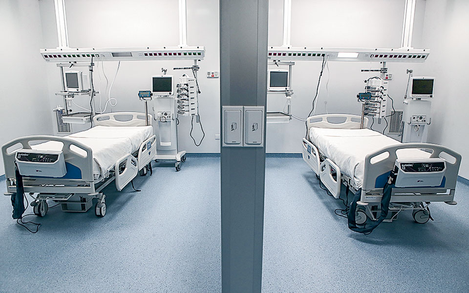 κορωνοϊός-μείωση-θανάτων-διασωληνωμ-561736456