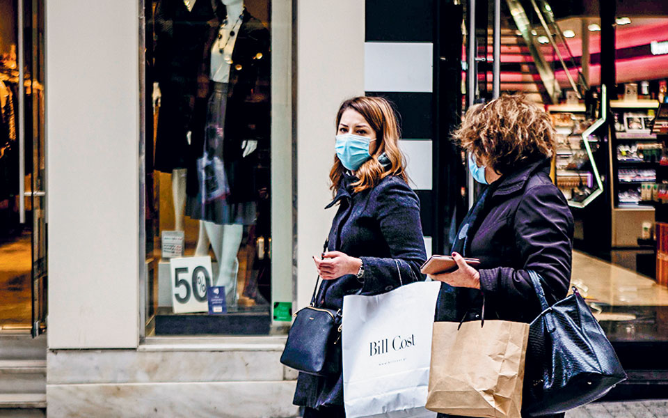 σε-χαμηλές-πτήσεις-ο-τζίρος-των-εκπτώσ-561739417