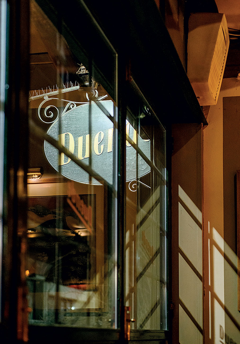 5 Αθηναϊκά μπαρ για να συνδυάσετε ποτό και φαγητό-2