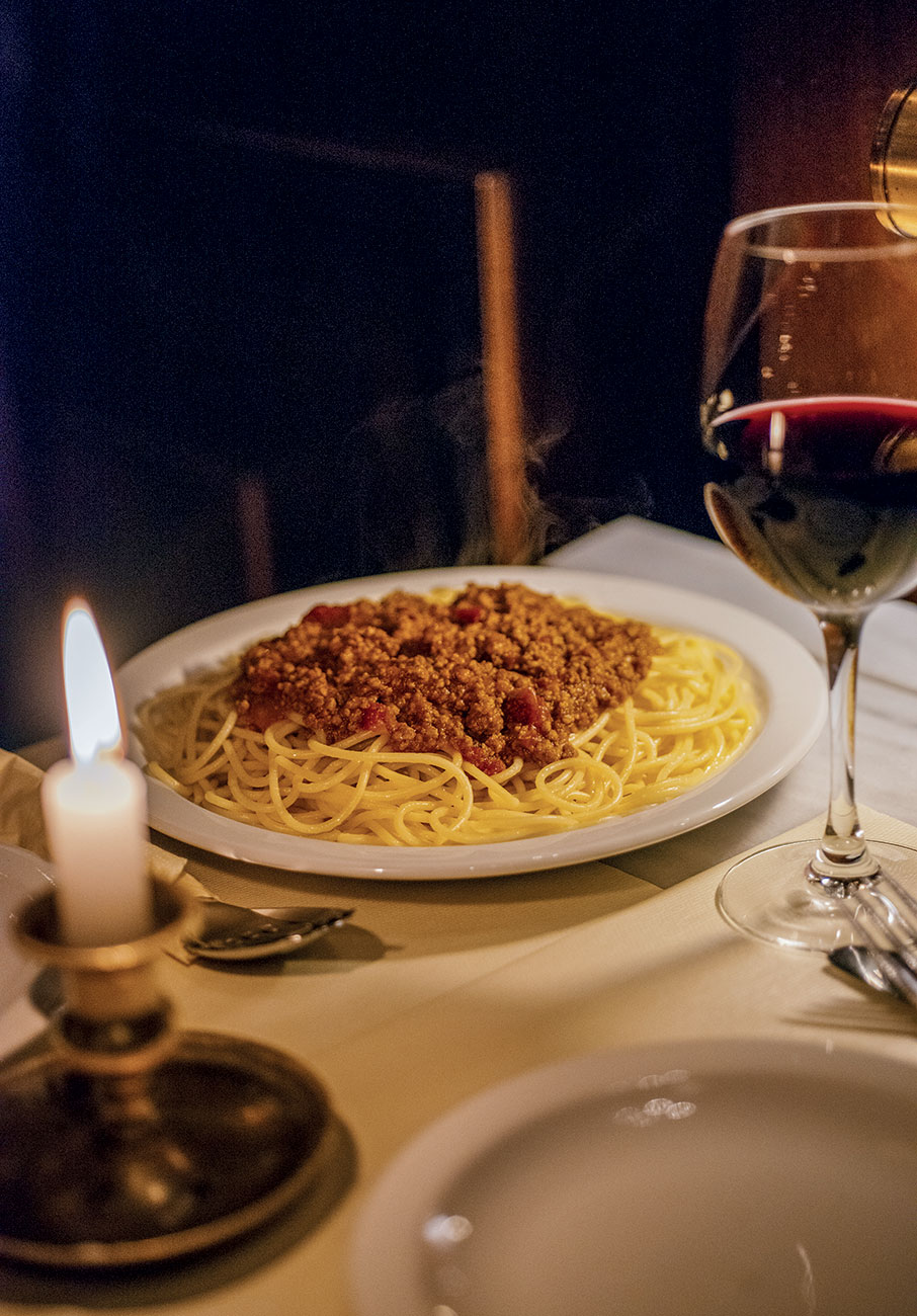 5 Αθηναϊκά μπαρ για να συνδυάσετε ποτό και φαγητό-3