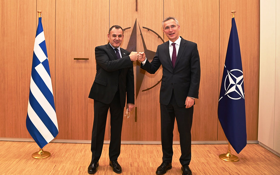 Σύνοδος ΝΑΤΟ: Συνάντηση Παναγιωτόπουλου με Ακάρ και Στόλτενμπεργκ-1