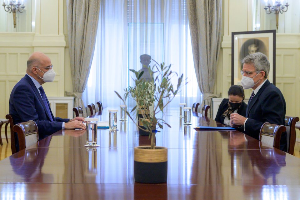 δένδιας-πάιατ-είχαν-συνάντηση-για-ο-561703093