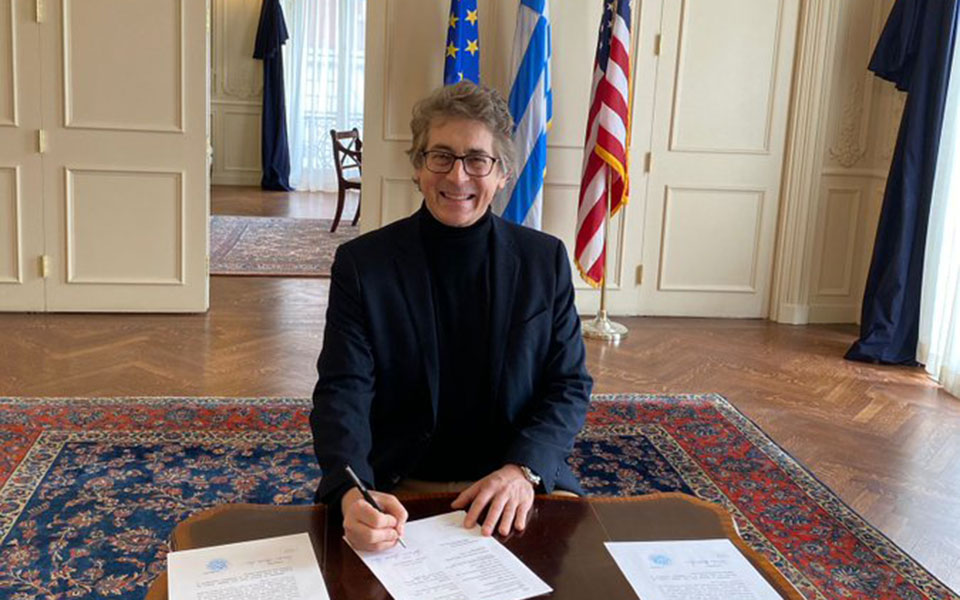 αλεξάντερ-πέιν-ορκίστηκε-έλληνας-πολ-561708937