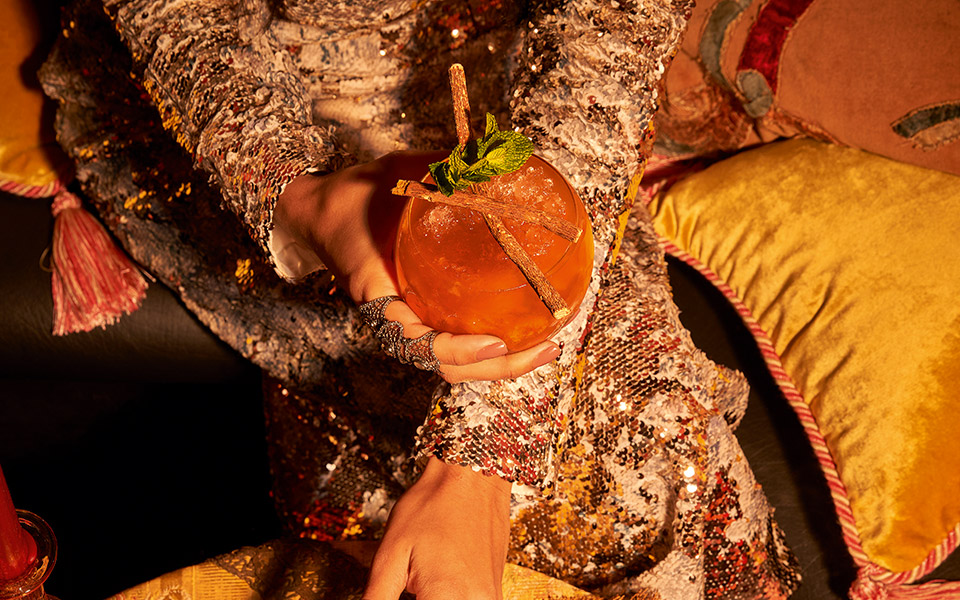 λονδίνο-κοκτέιλ-και-προβλέψεις-στο-holy-bar-561735172