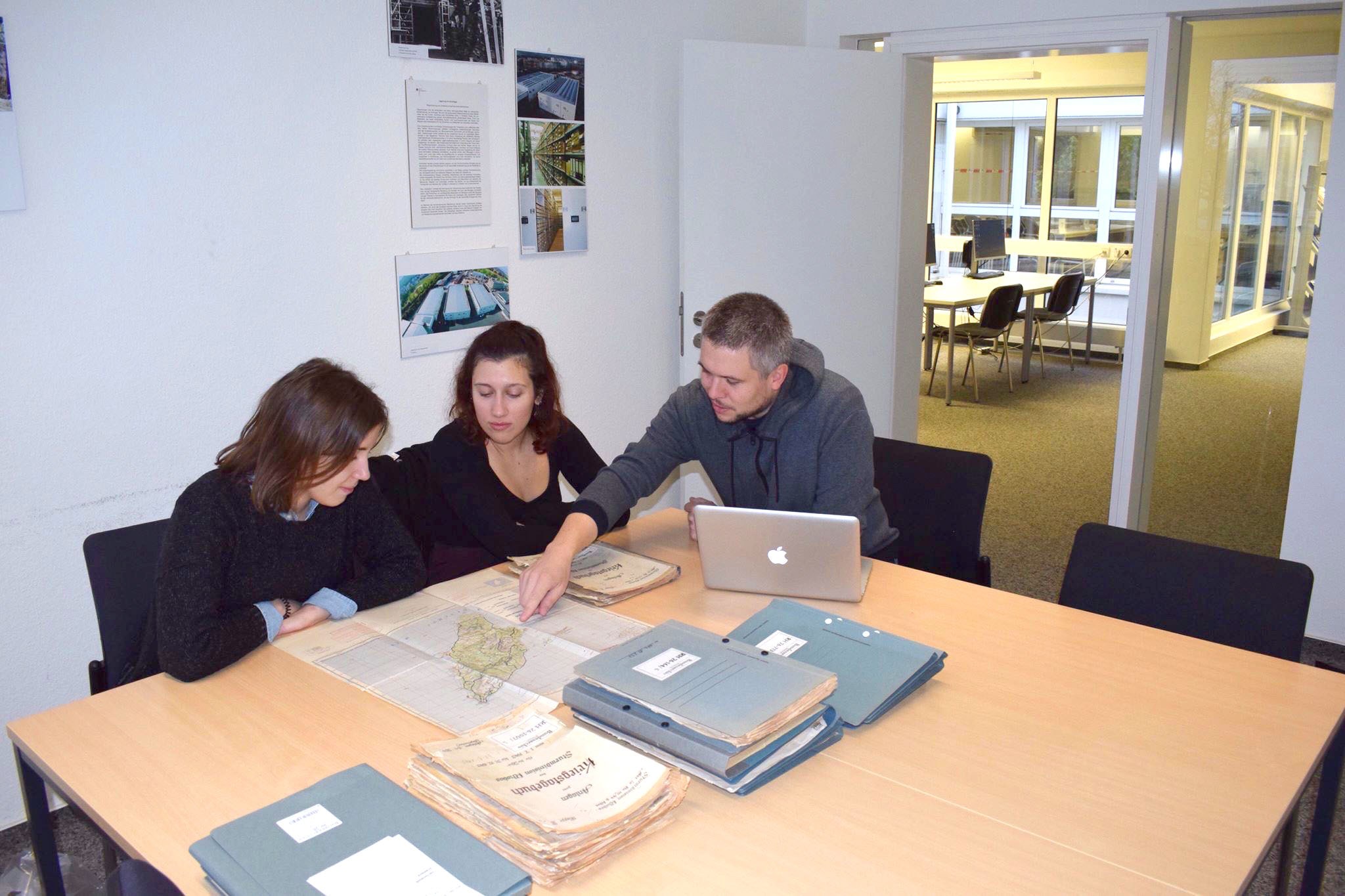 Ξετυλίγοντας τον μίτο της αλήθειας: Απόγονοι Γερμανών στρατιωτών ερευνούν τη δράση τους επί Κατοχής στην Ελλάδα-3