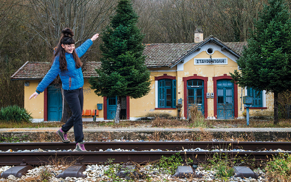 πεζοπορίες-με-θέα-στις-γραμμές-του-τ-561717835