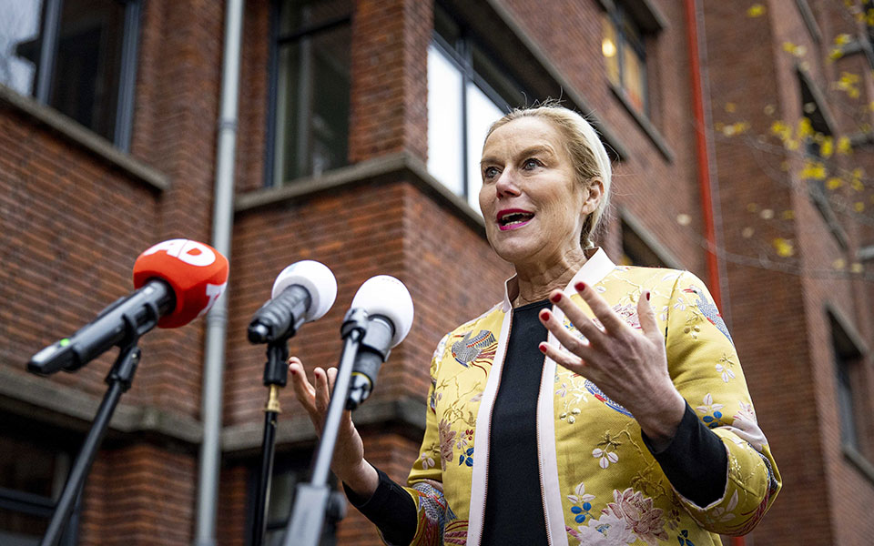 το-ολλανδικό-γεράκι-θα-γίνει-περιστερ-561719845