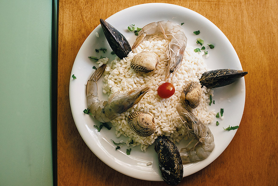 Οινοθήρα: Μια ψαροταβέρνα που θα λατρέψετε στην Καισαριανή-1