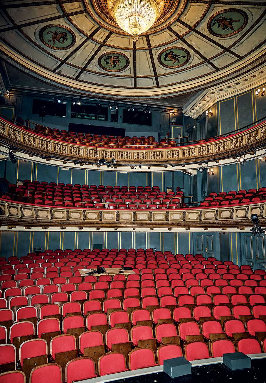 Πονηρό Πνεύμα: Η πιο γυναικεία παράσταση της χρονιάς στο Εθνικό-1