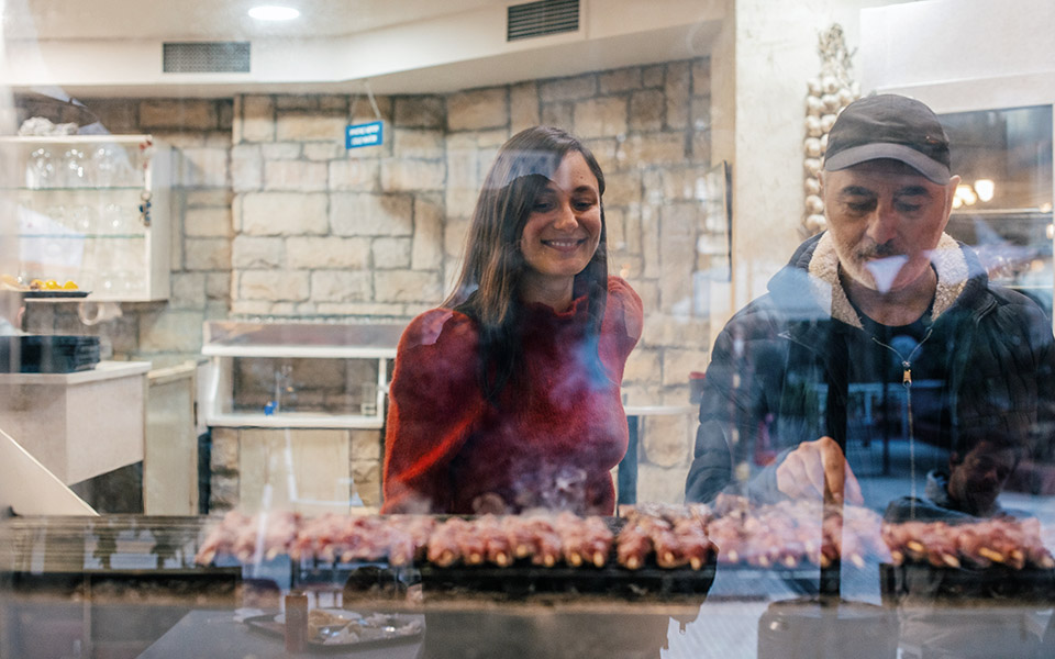 το-σουβλάκι-έγινε-βιβλίο-η-άγνωστη-ισ-561701119