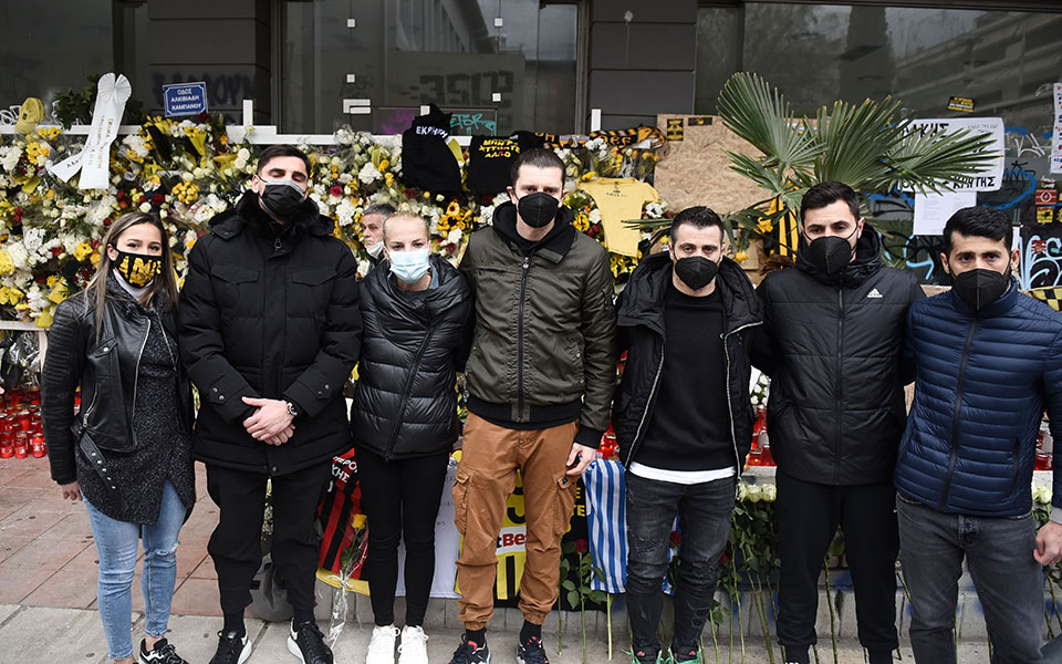 Σύσσωμη η ποδοσφαιρική Θεσσαλονίκη στο σημείο δολοφονίας του Άλκη-2