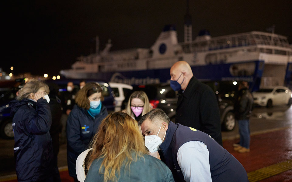 Εμβολιασμός αστέγων στον Πειραιά – Τσιόδρας, Ζαούτης συνομίλησαν με τους διστακτικούς (εικόνες)-8