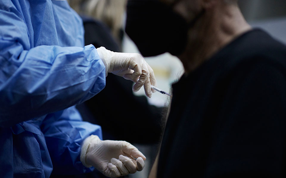 Εμβολιασμός αστέγων στον Πειραιά – Τσιόδρας, Ζαούτης συνομίλησαν με τους διστακτικούς (εικόνες)-10