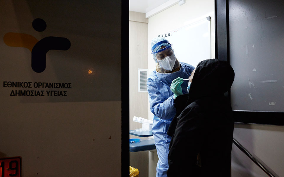 Εμβολιασμός αστέγων στον Πειραιά – Τσιόδρας, Ζαούτης συνομίλησαν με τους διστακτικούς (εικόνες)-6