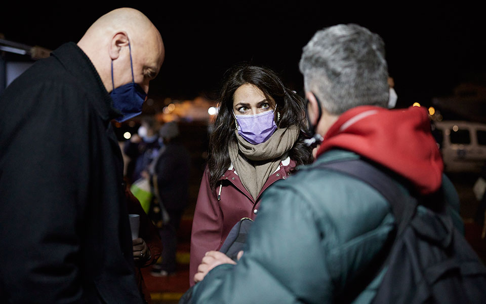 Εμβολιασμός αστέγων στον Πειραιά – Τσιόδρας, Ζαούτης συνομίλησαν με τους διστακτικούς (εικόνες)-4
