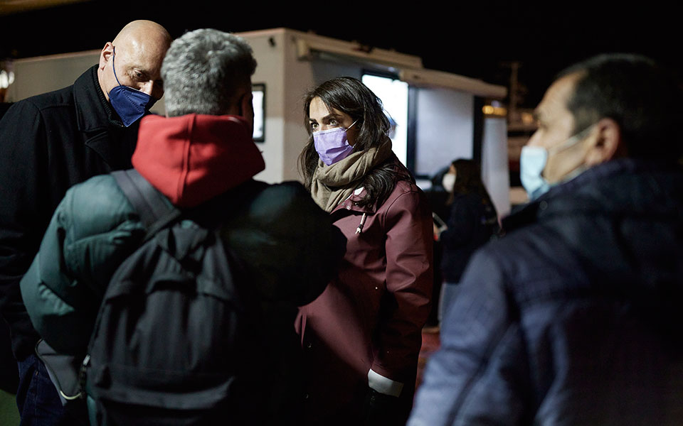 Εμβολιασμός αστέγων στον Πειραιά – Τσιόδρας, Ζαούτης συνομίλησαν με τους διστακτικούς (εικόνες)-5