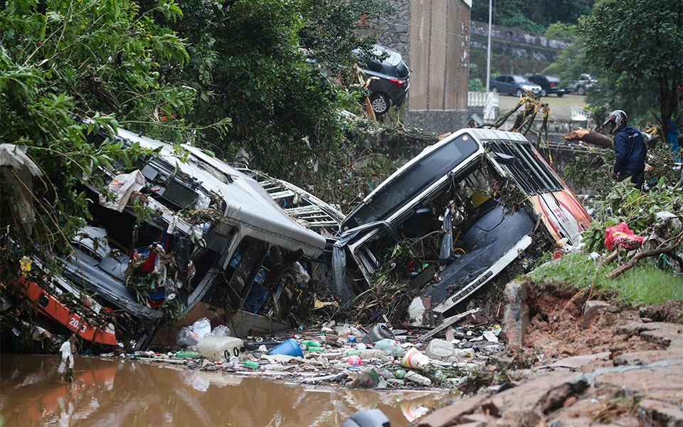 Βραζιλία: Τουλάχιστον 38 νεκροί από πλημμύρες και κατολισθήσεις-1