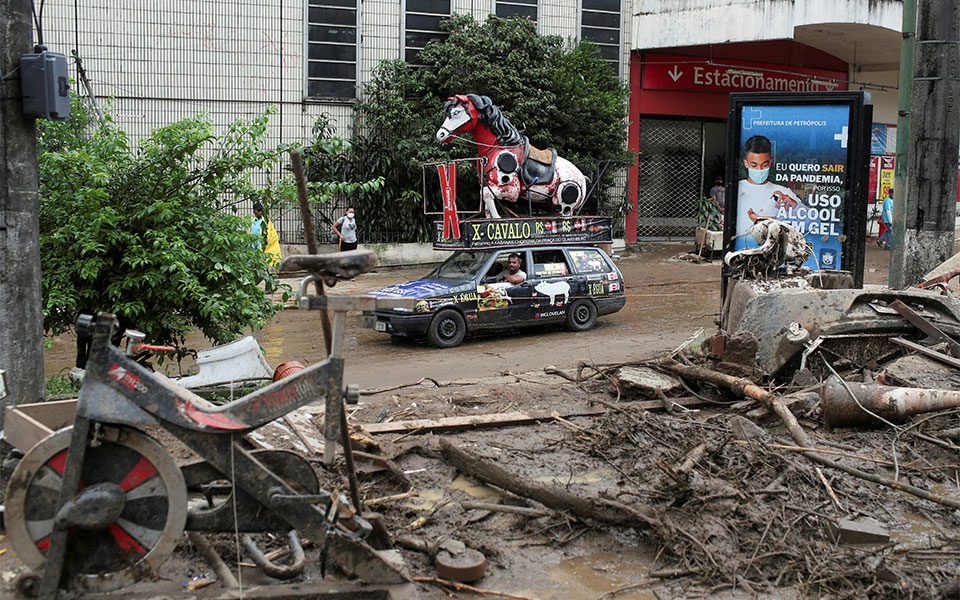 βραζιλία-στους-152-οι-νεκροί-από-τις-πλημ-561729016