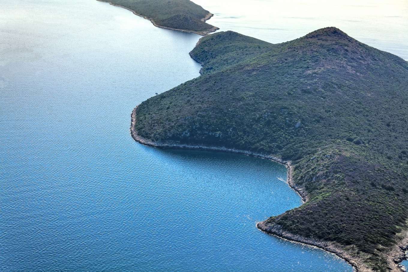 στο-σφυρί-η-νησίδα-μάκρη-στο-ιόνιο-561726622