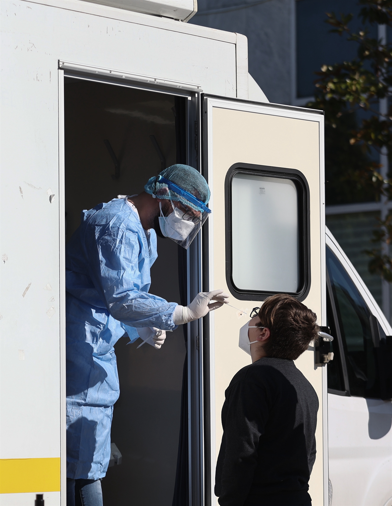 τάσεις-υποχώρησης-της-πανδημίας-561718861