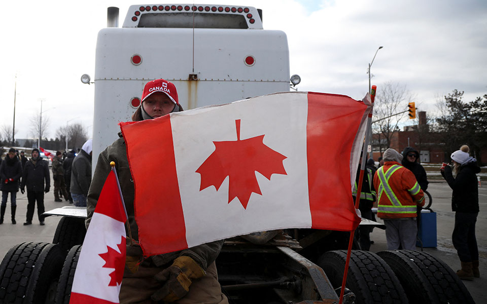 καναδάς-συνεχίζει-το-κομβόι-της-ελευ-561716992