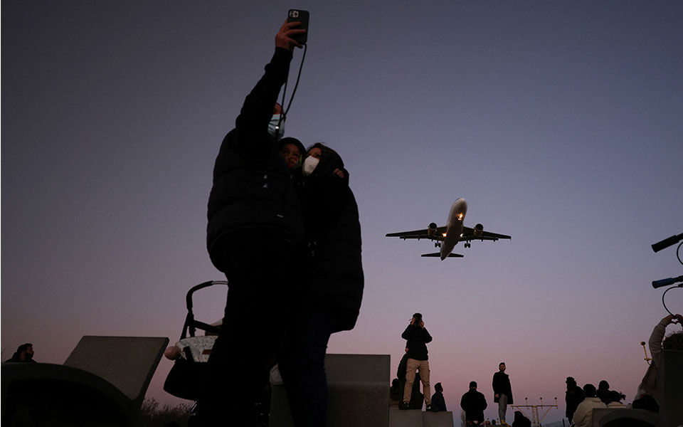 Κορωνοϊός: Η χαλάρωση των μέτρων, το καμπανάκι του ΠΟΥ και οι δύο δρόμοι προς την κανονικότητα-1