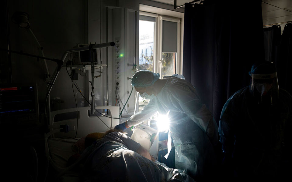 κορωνοϊός-17-662-νέα-κρούσματα-106-θάνατοι-568-δ-561701461