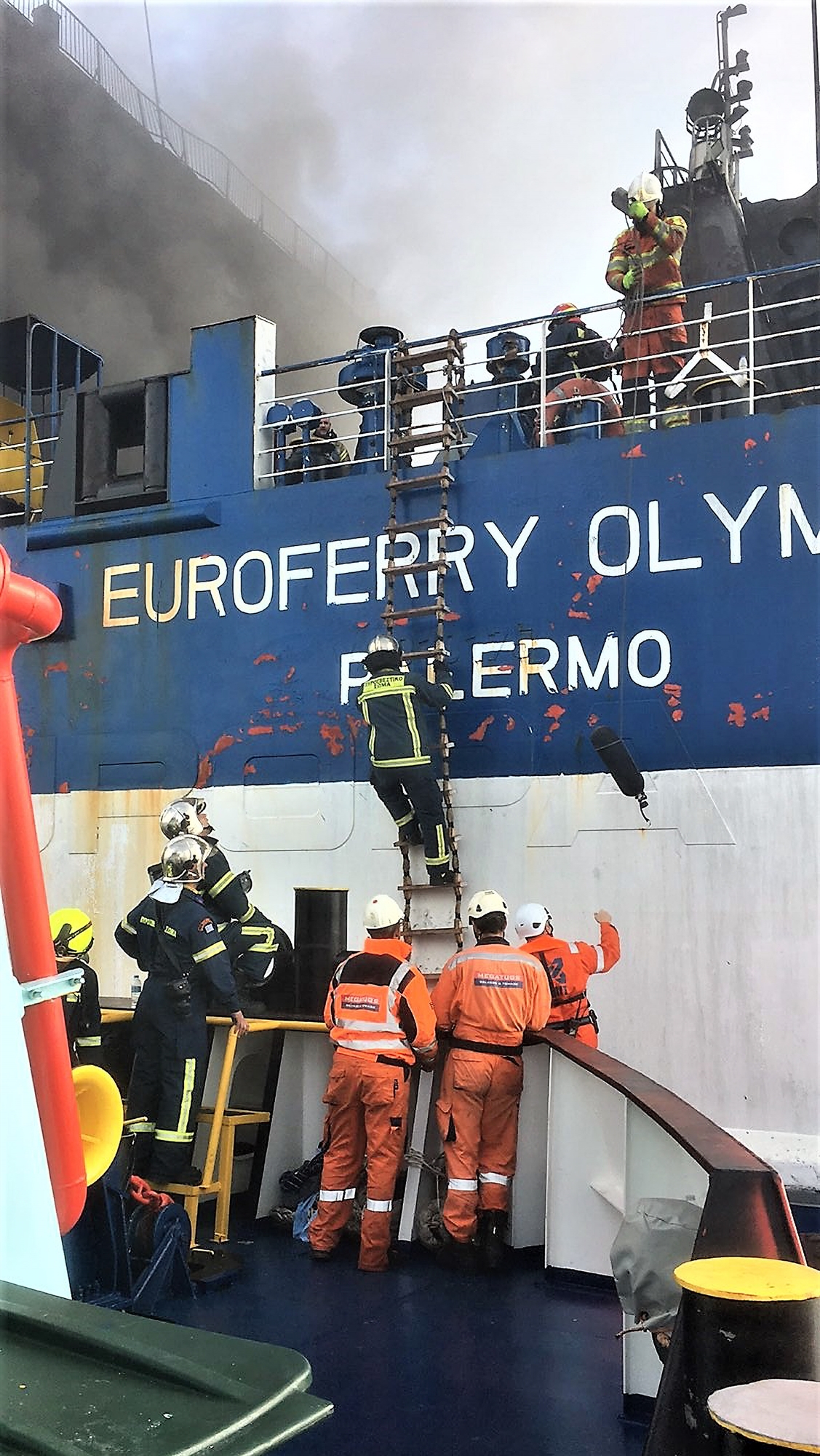 Στα έγκατα του Euroferry Olympia: «Μπαίνεις σε ένα τούνελ, στα τυφλά»-3