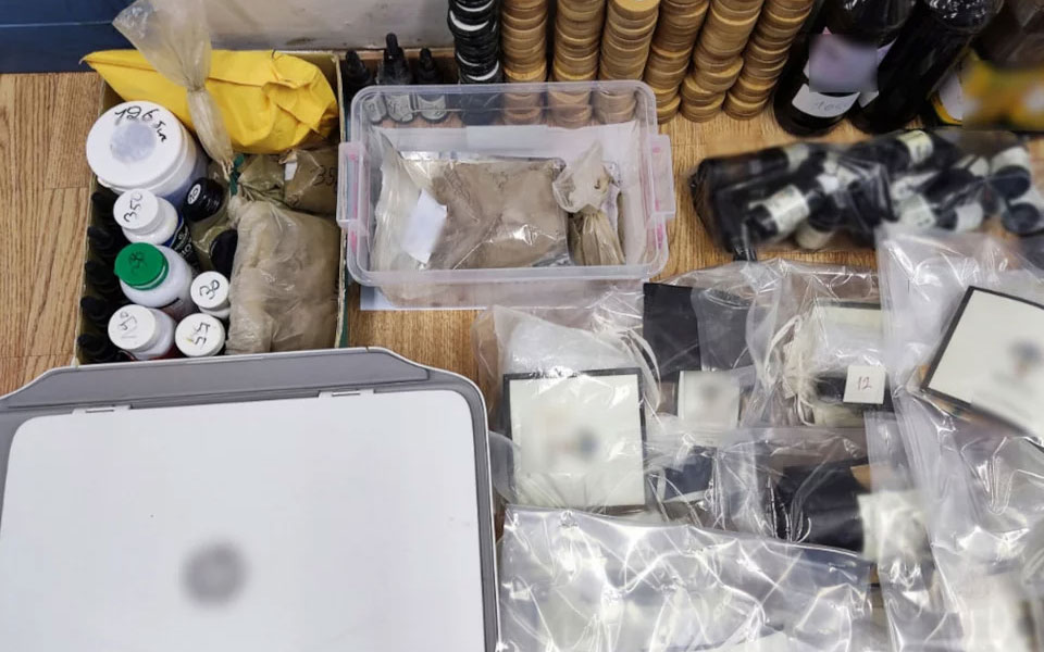 βύρωνας-χειροπέδες-σε-νεαρή-που-είχε-μ-561714190