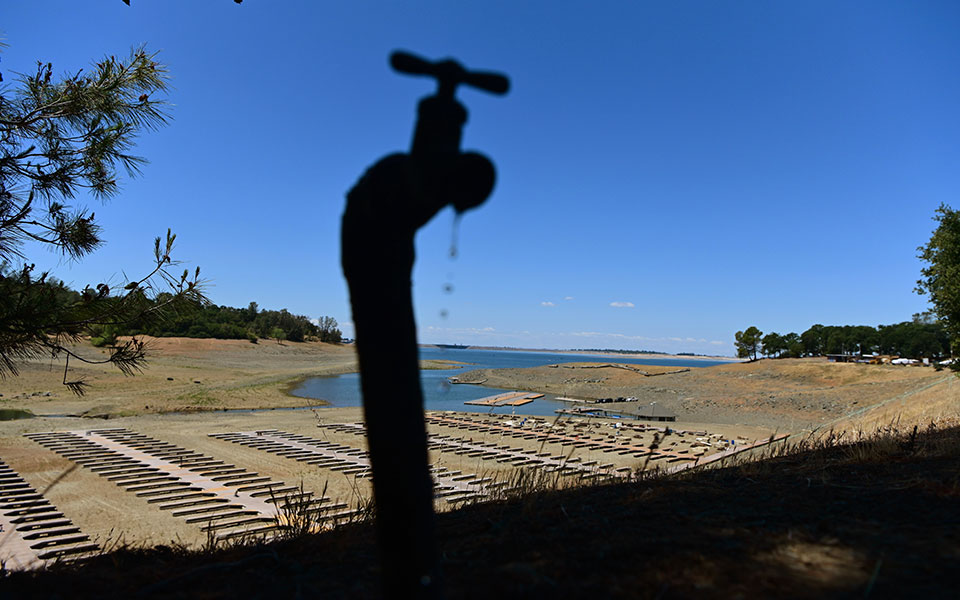 οι-δυτικές-ηπα-αντιμέτωπες-με-τη-χειρό-561718642