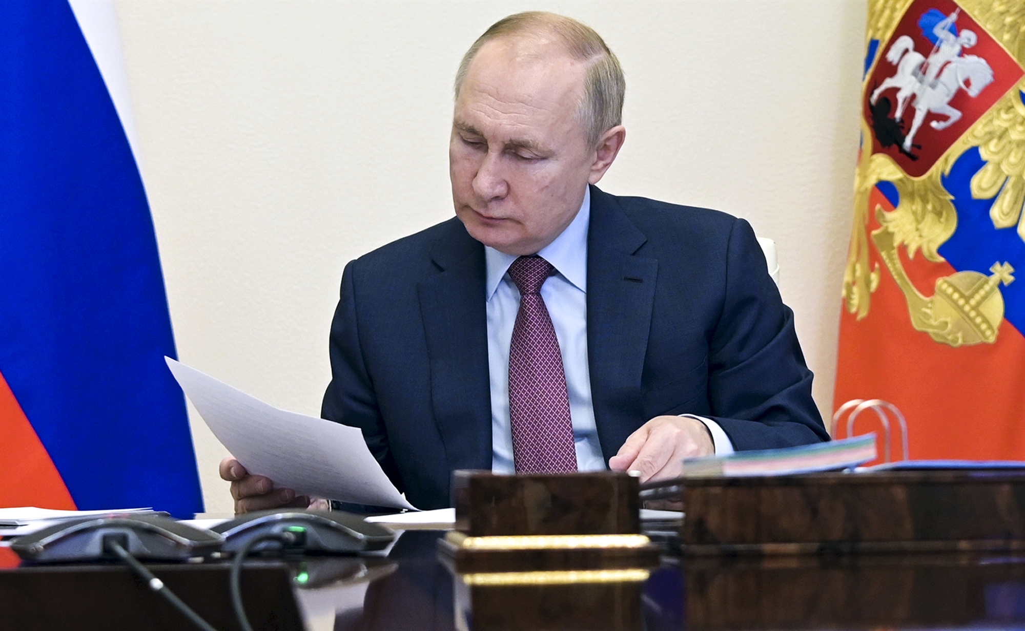 σκληροπυρηνική-τριανδρία-σύμβουλοι-561696301