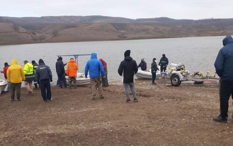 εορδαία-με-υποβρύχια-κάμερα-διεξάγον-561732865