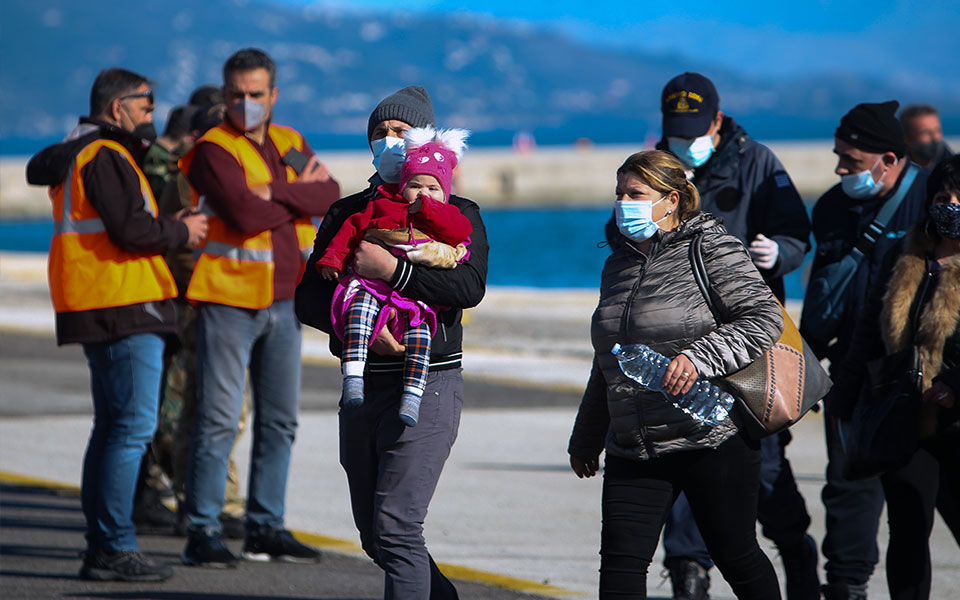 φωτιά-σε-πλοίο-στην-κέρκυρα-επιβάτης-τ-561725998
