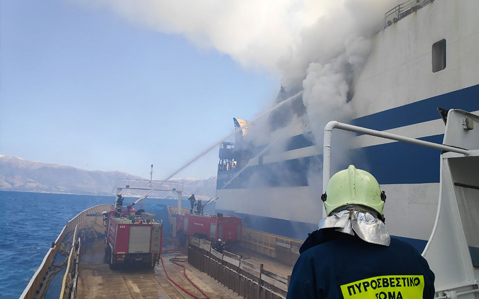 φωτιά-σε-πλοίο-στην-κέρκυρα-δηλώσεις-τ-561725962